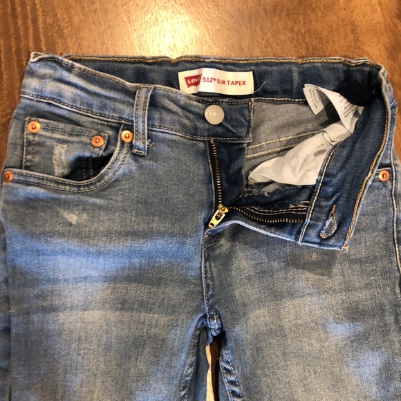 Light Blue Levi’s Jeans - Picture 3 of 9